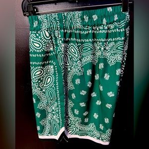 Green & white bandana print athletic shorts